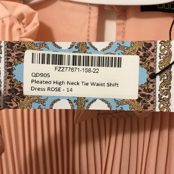 Peach pleated dress - Picture 3 of 3